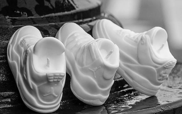 Подробнее о статье Мастер создает потрясающие свечи, вдохновленный знаменитыми кроссовками