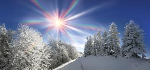 Read more about the article Почему солнце зимой светит ярко, а не греет?