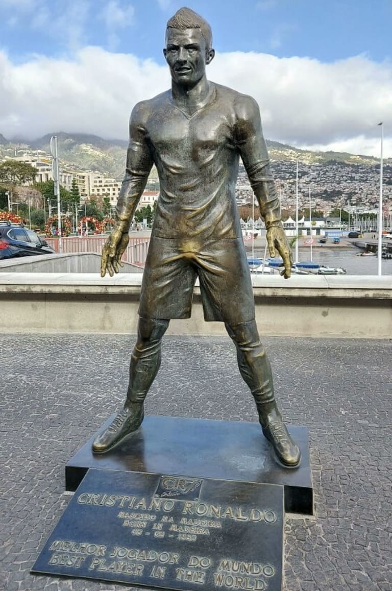 статуи Криштиану Роналду