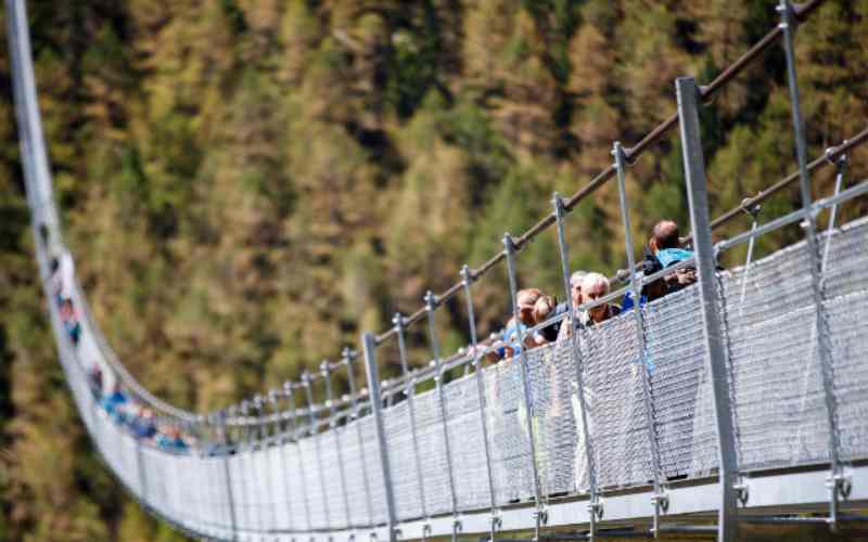Read more about the article Самый длинный подвесной мост в мире построили в Швейцарии
