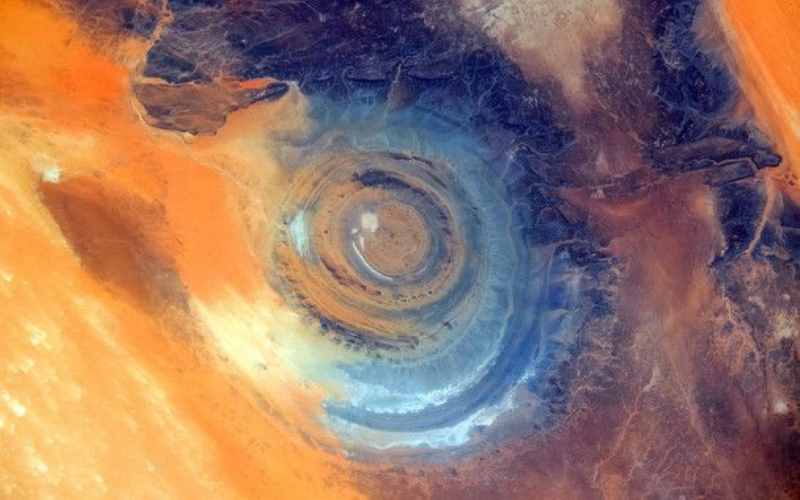You are currently viewing Глаз Сахары: версии происхождения самой таинственной загадки Земли