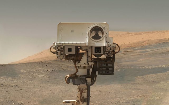 Read more about the article Интересные фото Красной планеты с марсохода Curiosity