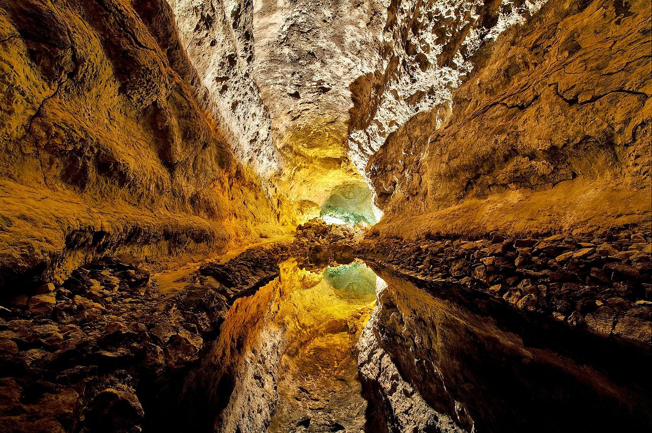 Отражение в воде, Куэва-де-лос-Вердес, Канарские острова, Испания